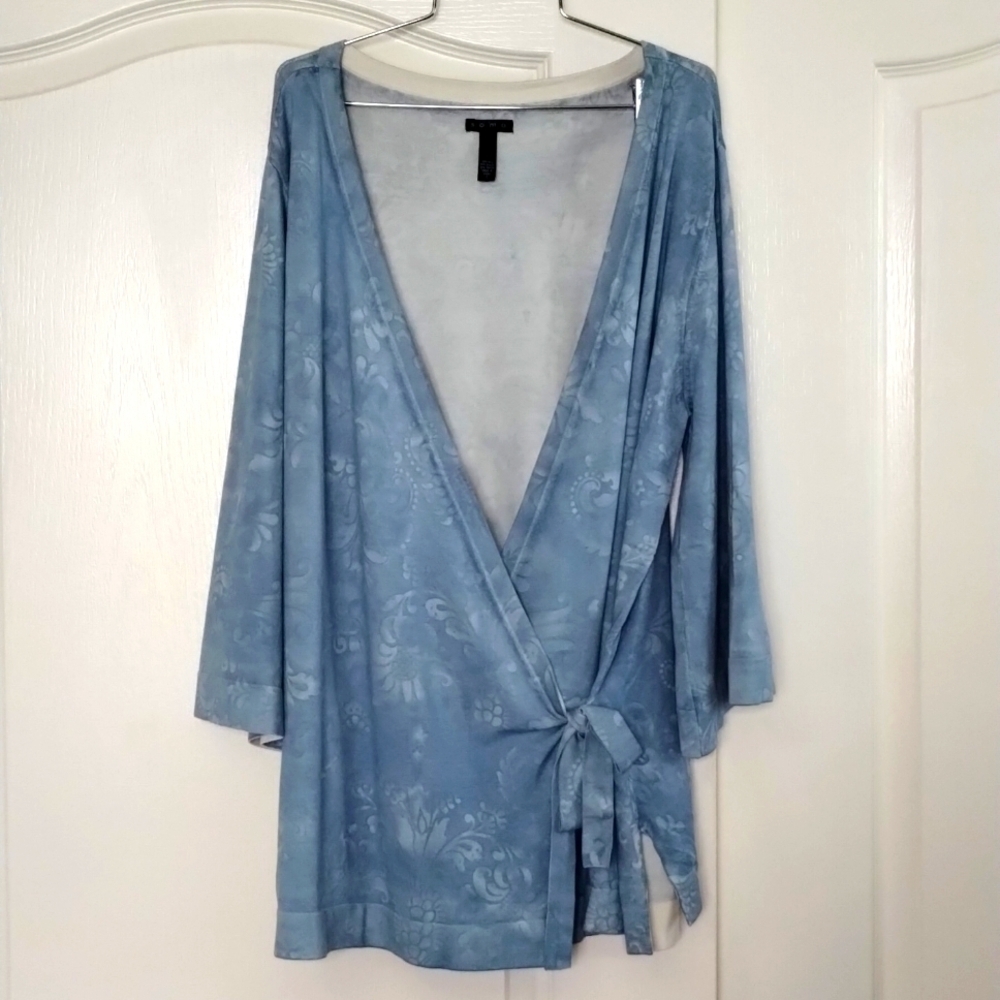 Soma wrap top blue on blue floral size 1 medium to large super soft